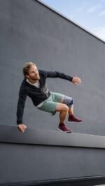 Bauerfeind GenuTrain Knee Brace - Image 5