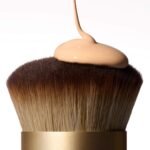 Laura Geller Foundation Blending Brush - Image 3